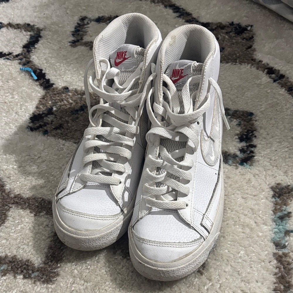 Nike Women’s White Lace-Up High-Top Boots with Red Logo